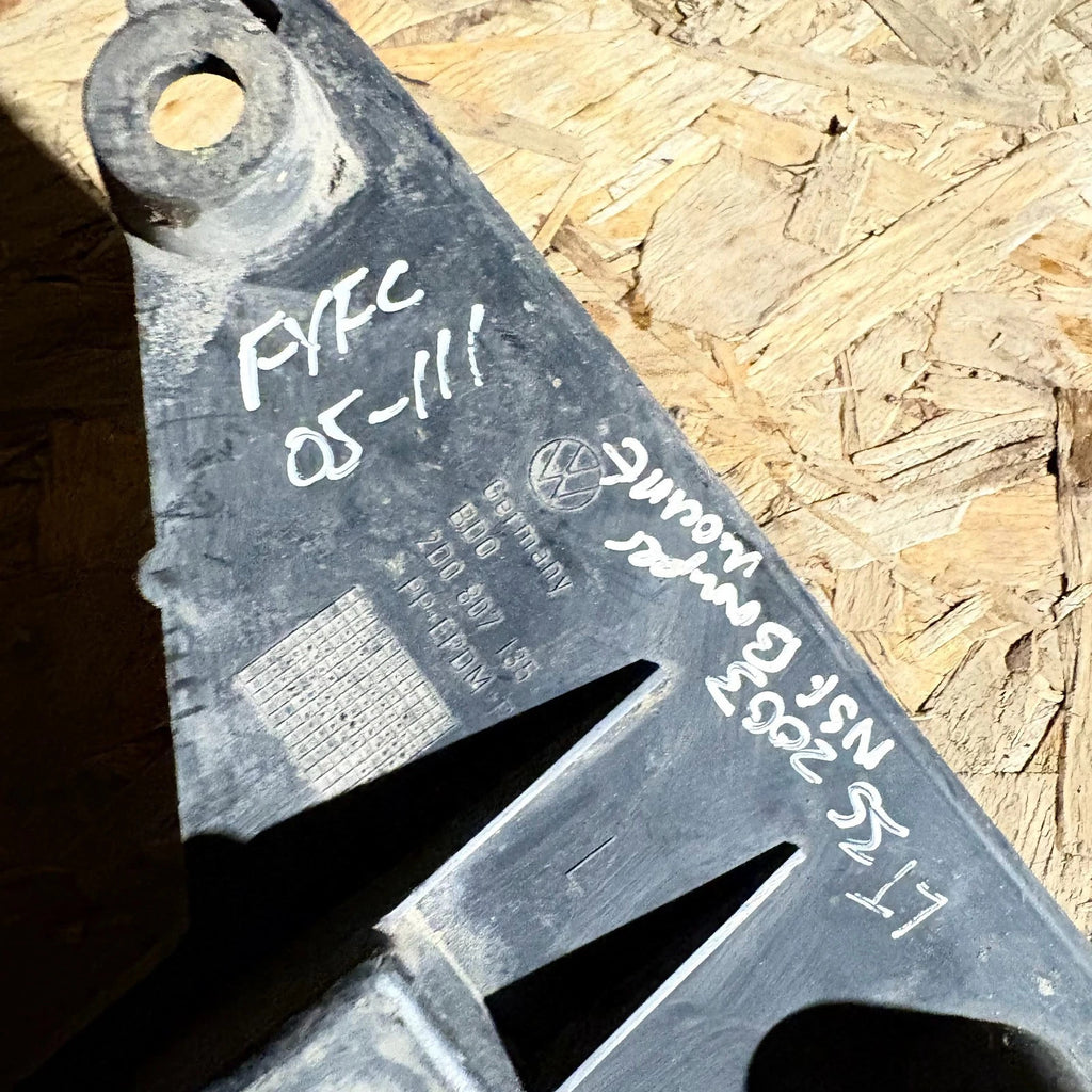 VW LT 35 1996?2006 Front Left Passenger Side Bumper Mount Bracket 2D0807135