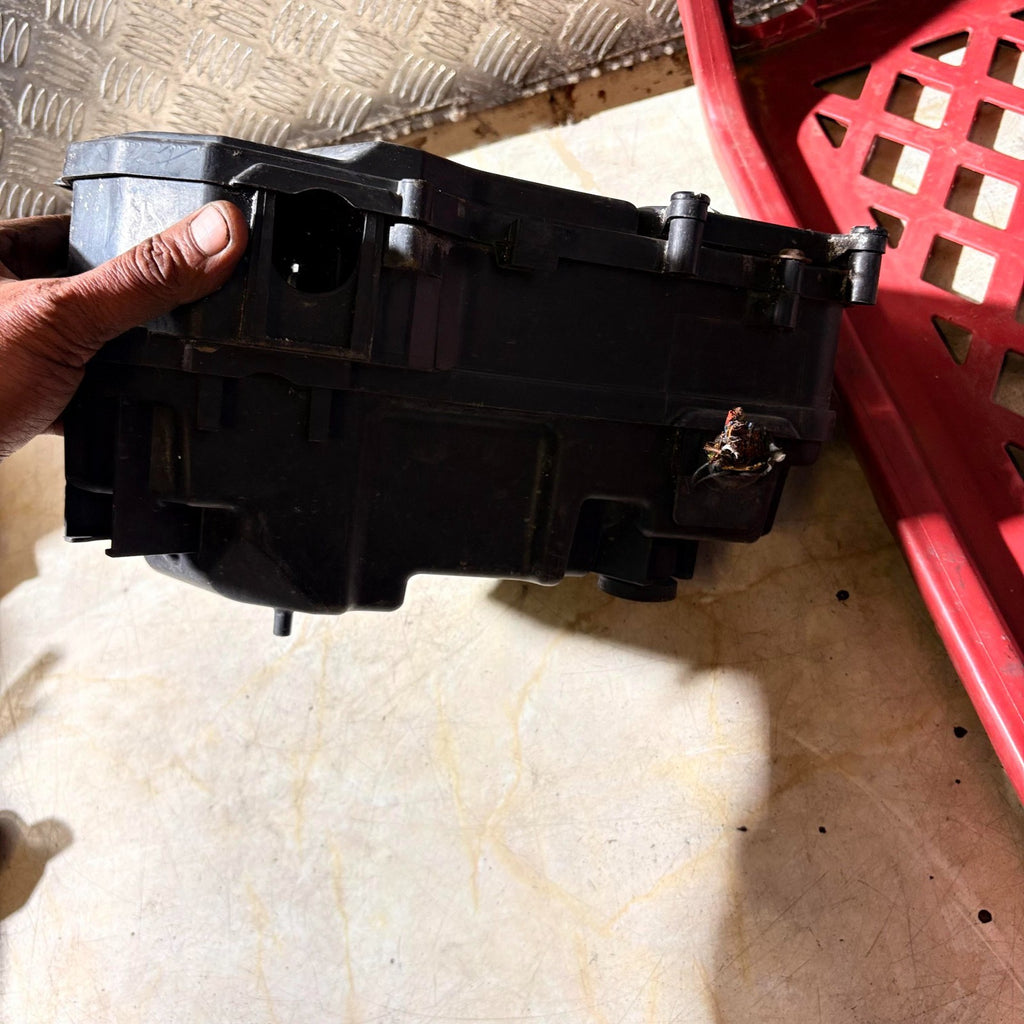 Porsche Cayenne 2003-2009 Under Bonnet Fuse Box 7L0010338A