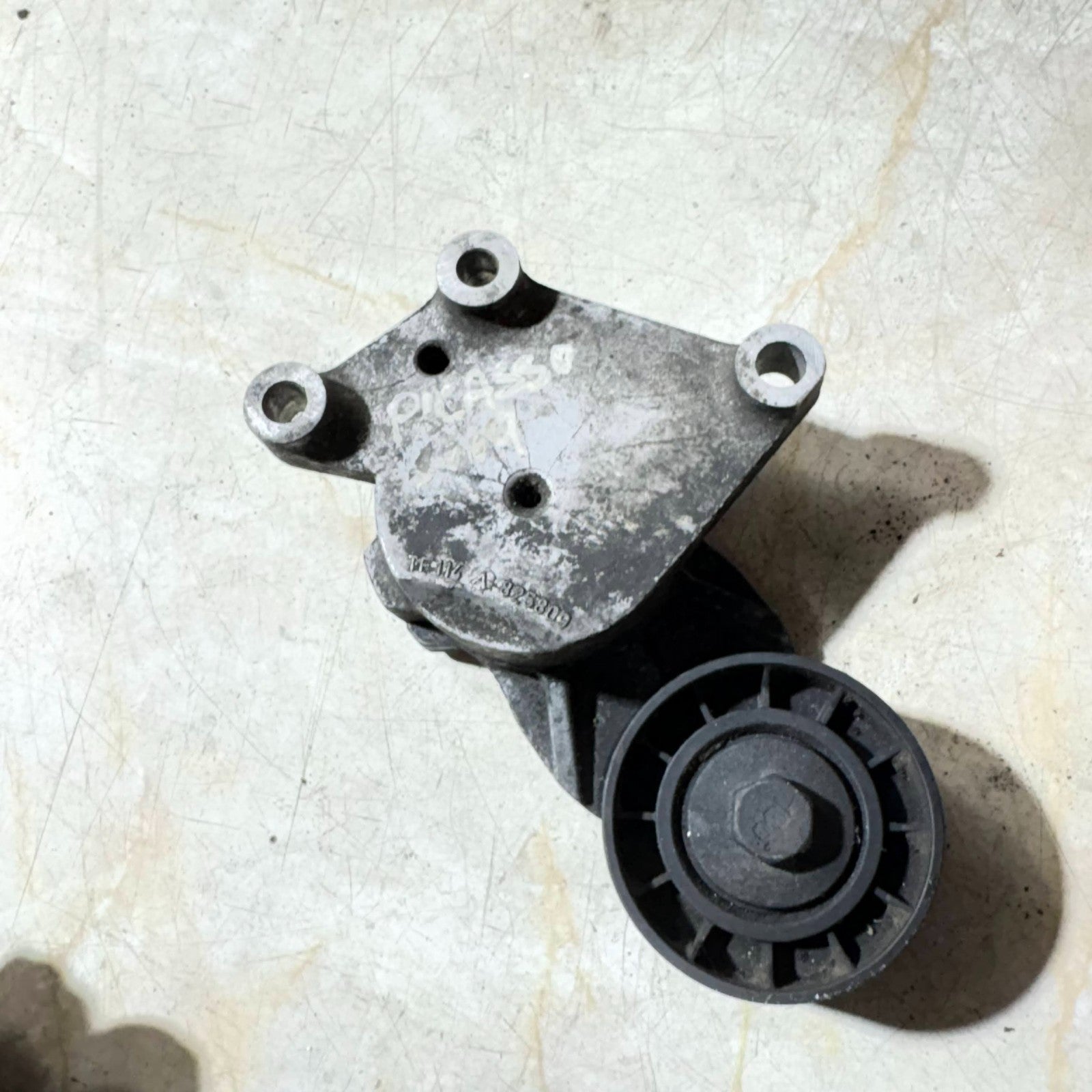 Citroen C3 Picasso 2009 Belt Tensioner Pulley A 825809