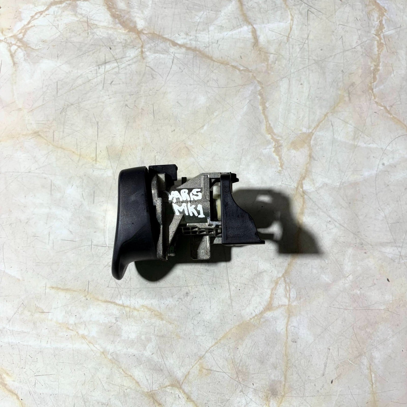 TOYOTA YARIS MK1 1999-2005 TAILGATE BOOT LOCK HANDLE BARREL LATCH