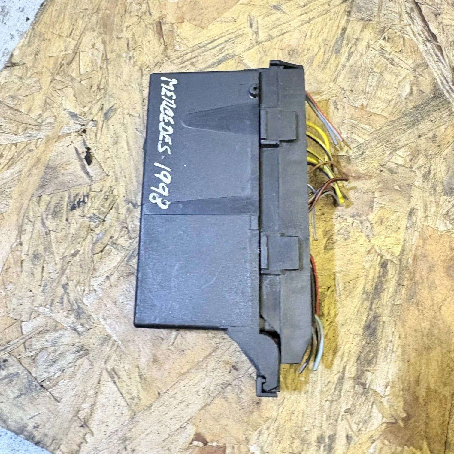 MERCEDES C CLASS 1998 W202 LIGHT CONTROL ECU 2025420532