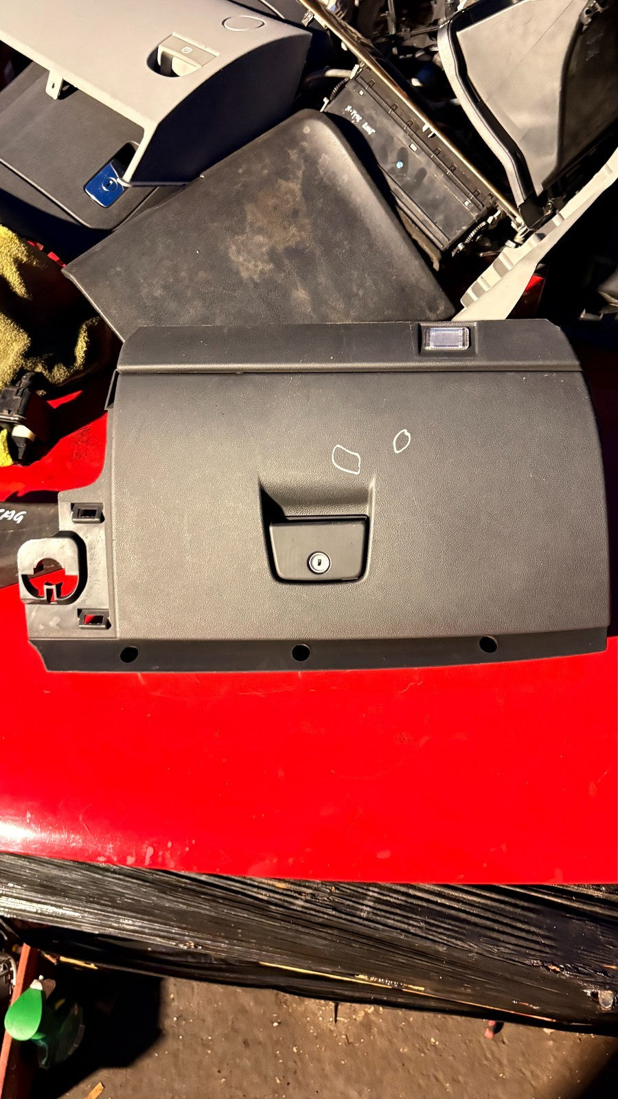 VOLVO V50 04-12 FRONT PASSENGER GLOVE BOX STORAGE COMPARTMENT 9481664