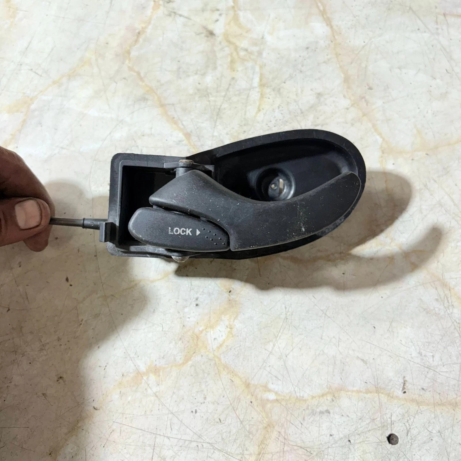 FORD FOCUS NSR PASSENGER SIDE REAR INTERNAL DOOR HANDLE XS41A22601 98-05