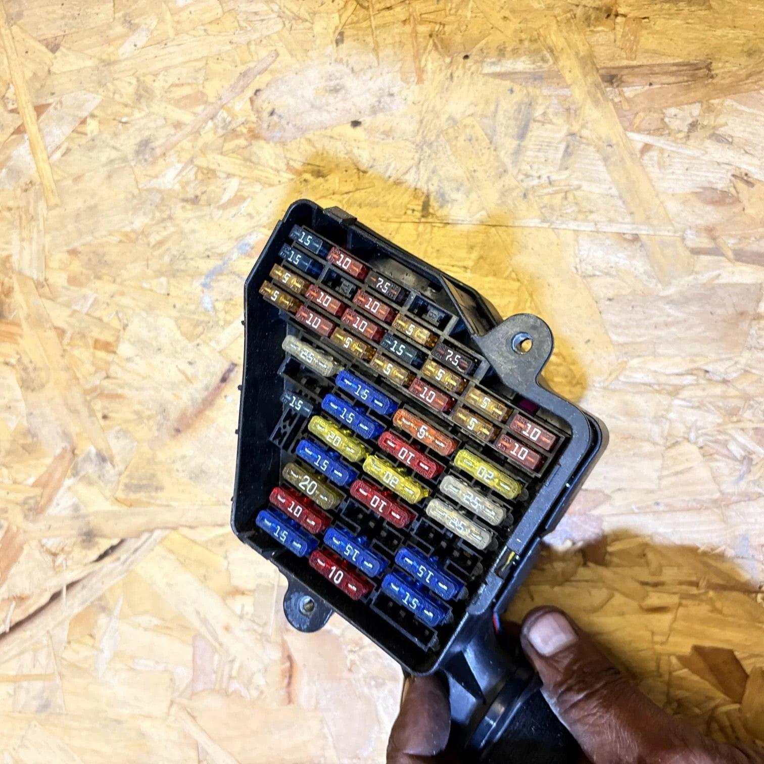 AUDI A8 D3 3.0 TDI DIESEL FUSE RELAY BOX 8D1941824 30680111 2000