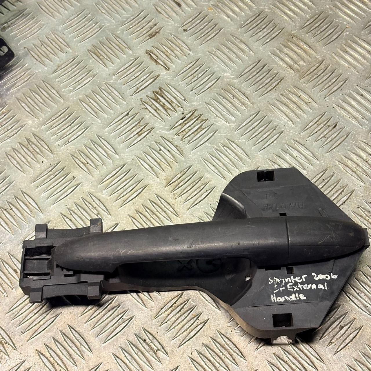 MERCEDES SPRINTER DRIVERFRONT EXTERIOR DOOR HANDLE RIGHT SIDE