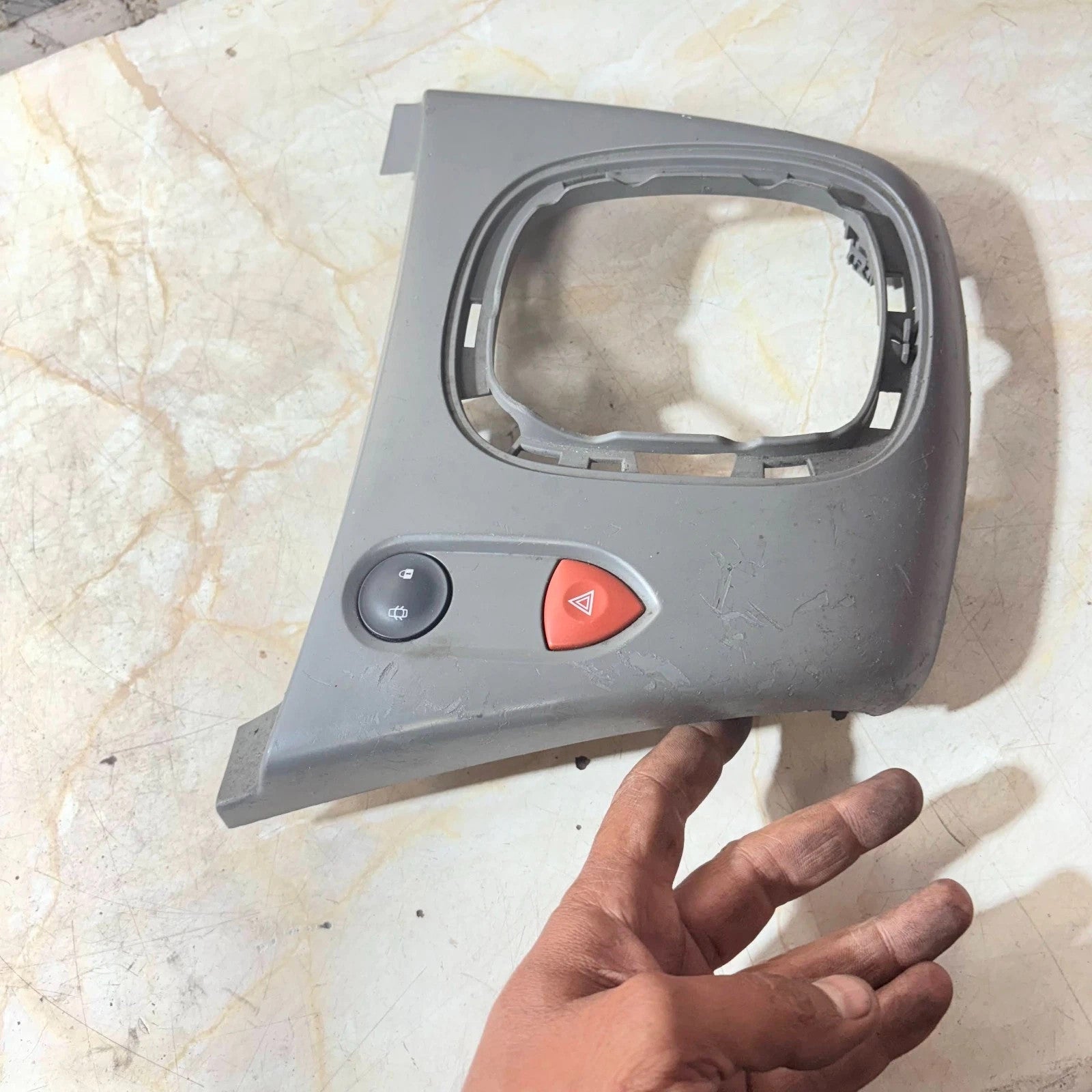 2003-2009 RENAULT GRAND SCENIC MK2 GEAR LEVER SURROUND TRIM GREY 8200141003