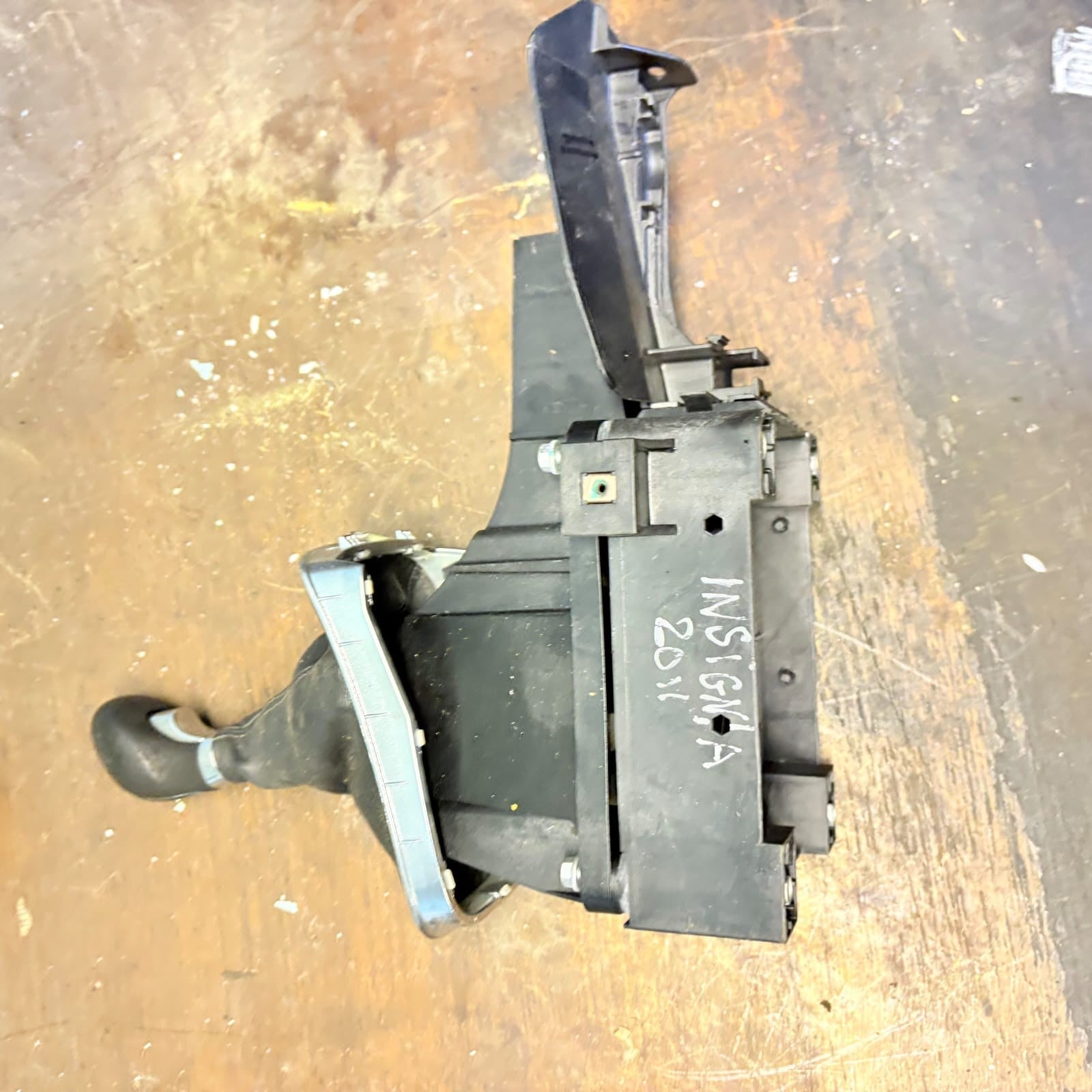 VAUXHALL INSIGNIA GEAR SELECTOR 55563829 6 SPEED STICK 1.8 PETROL A18XER 2011