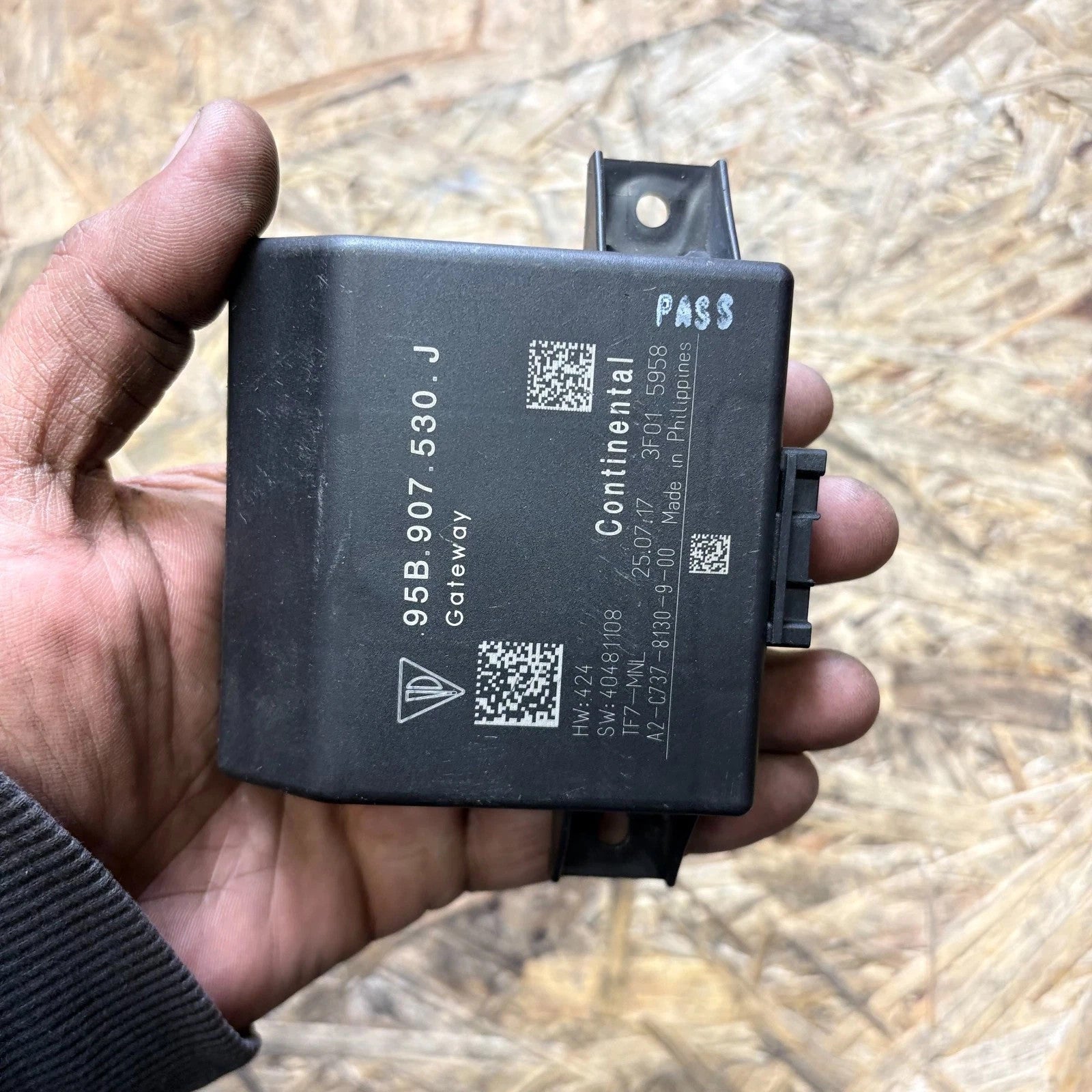 PORSCHE MACAN 95B Gateway Control Unit 95B.907.530.J