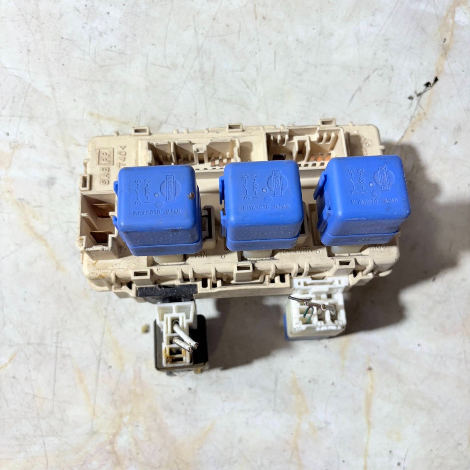 NISSAN X-TRAIL 2001-07 UNDER BONNET FUSE BOX BOARD