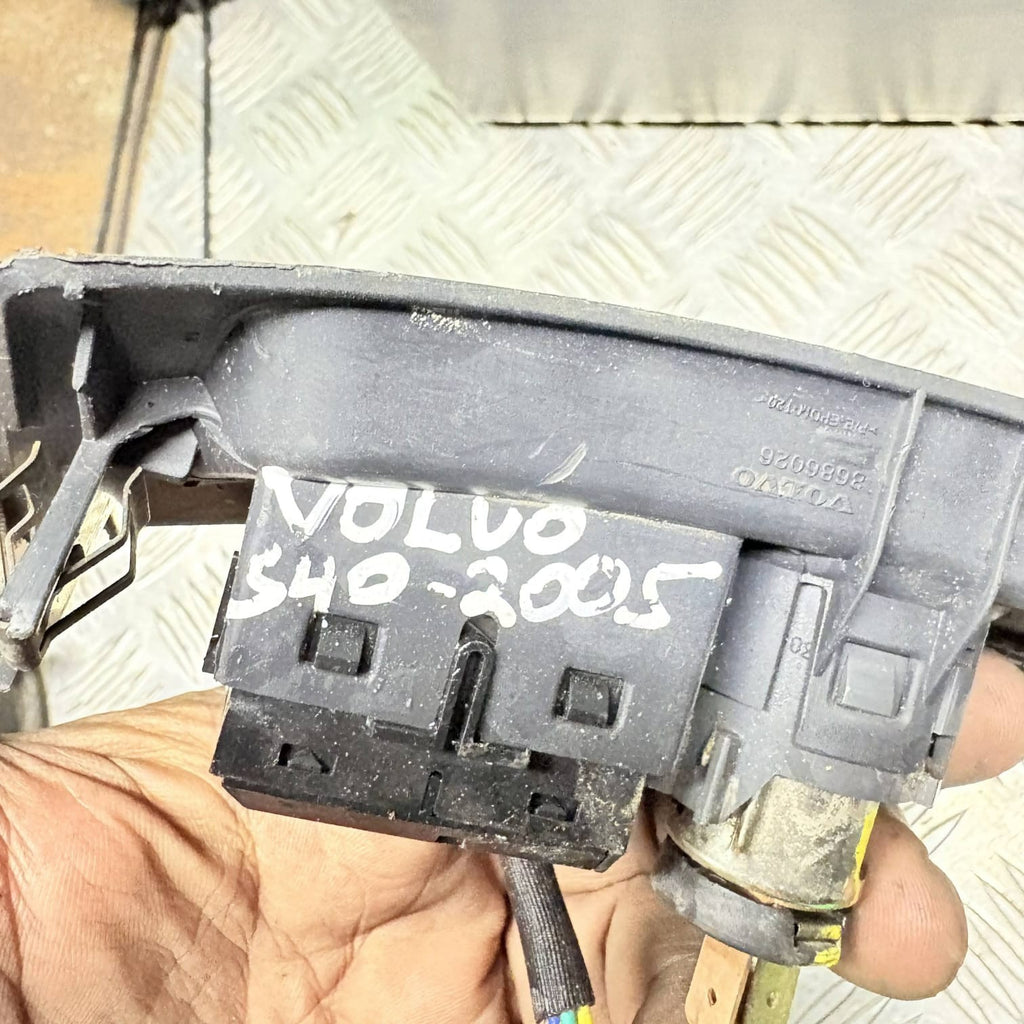 VOLVO S40 1995-2012 POWER SOCKET OUTLET DSTC SWITCH 8691530