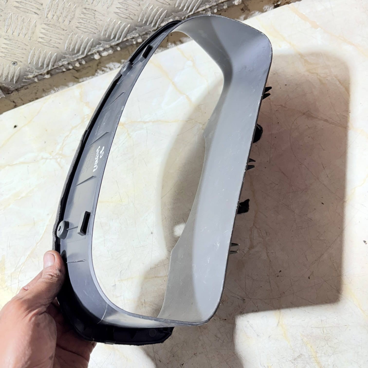 KIA CARENS Speedometr Bezel 84830-ID900