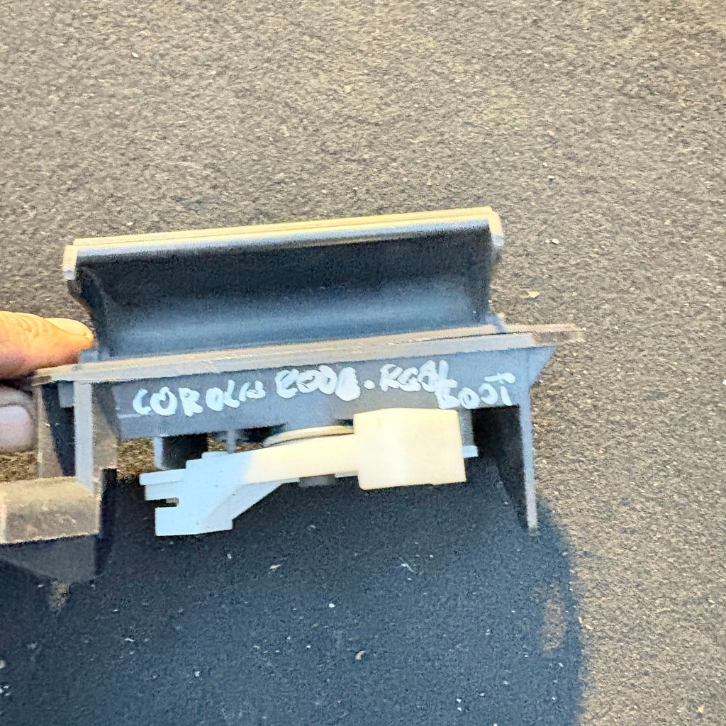 TOYOTA COROLLA 2003-2008 E120 REAR BOOT TAILGATE HANDLE OPENER MECHANISM