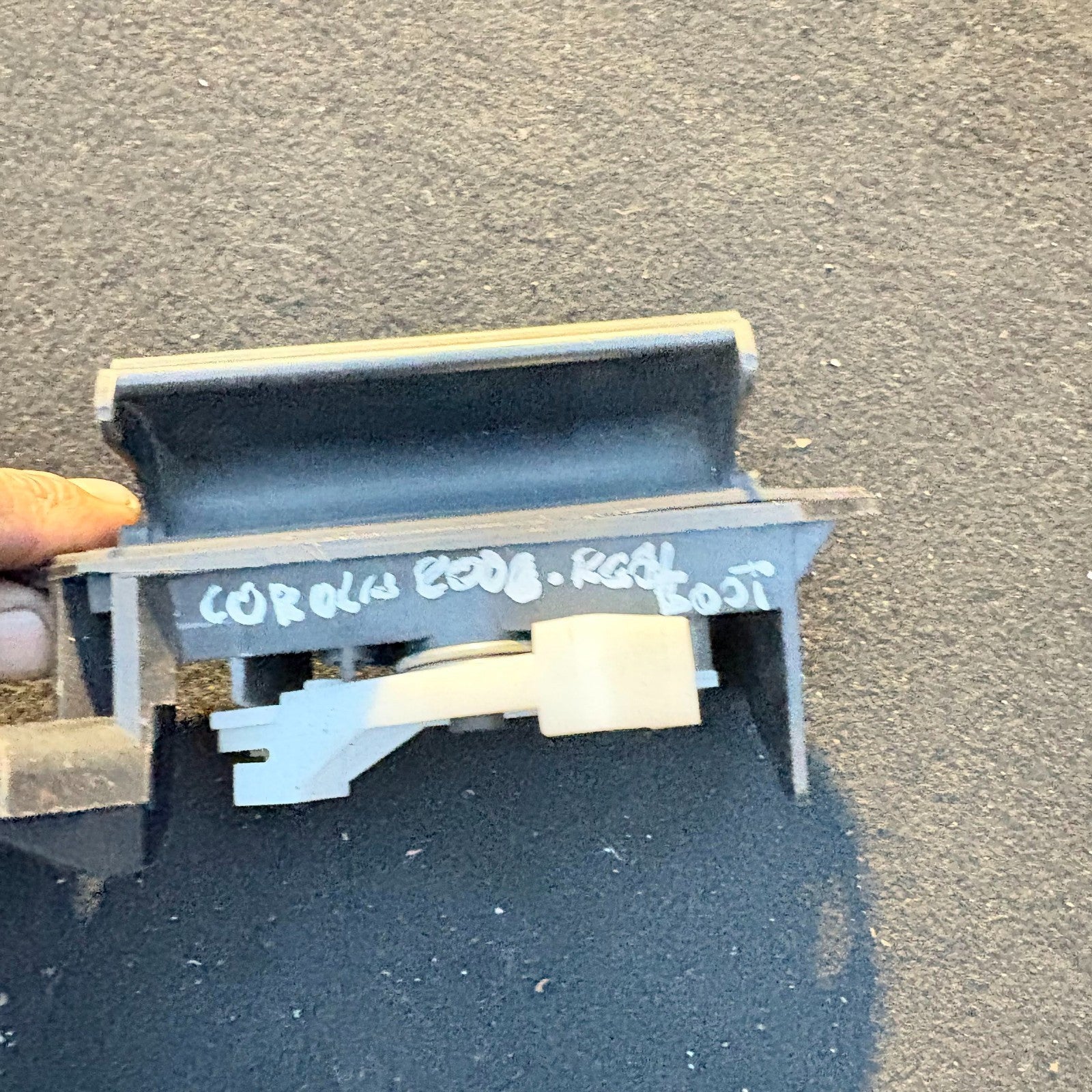 TOYOTA COROLLA 2003-2008 E120 REAR BOOT TAILGATE HANDLE OPENER MECHANISM
