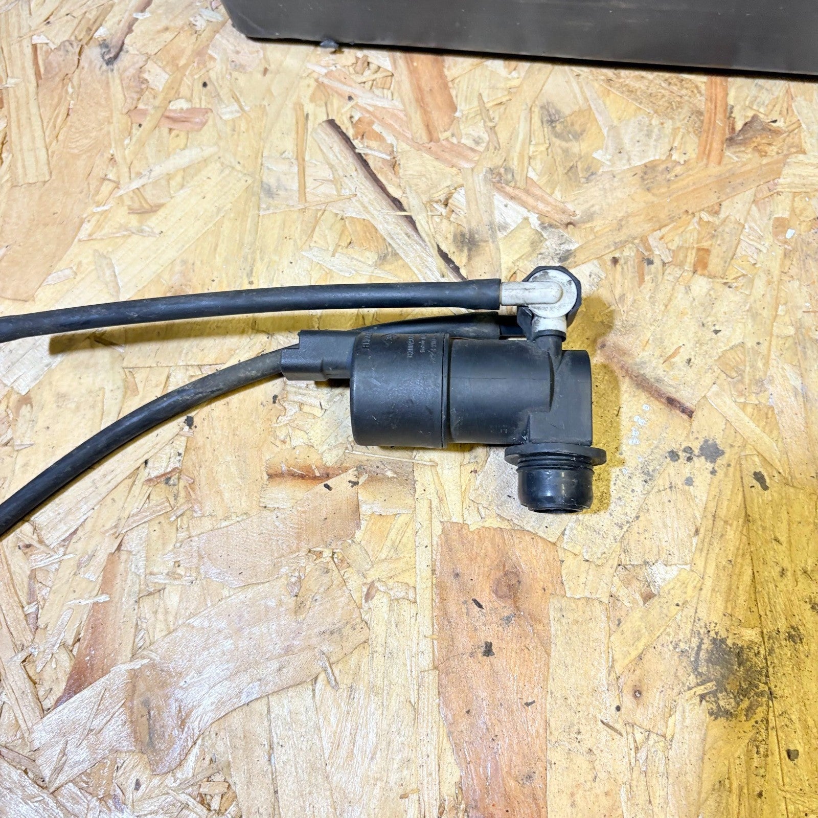 Renault Master 2010-2018 Front Windscreen Washer Jet Pump