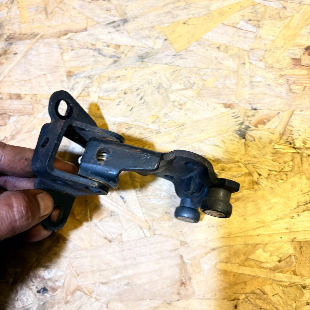 FIAT SCUDO O/S SIDE DOOR MIDDLE ROLLER 2007 - 2015