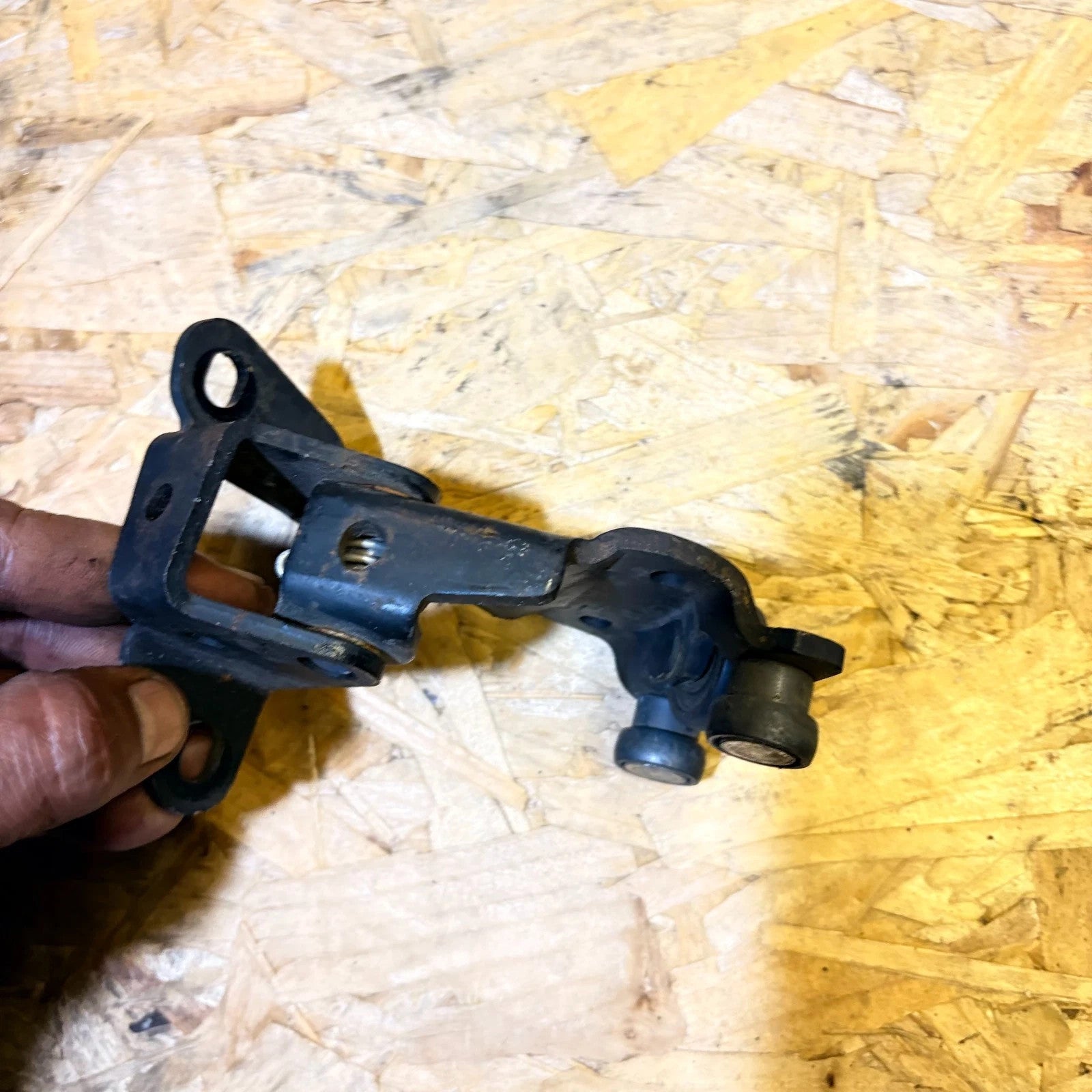 FIAT SCUDO O/S SIDE DOOR MIDDLE ROLLER 2007 - 2015