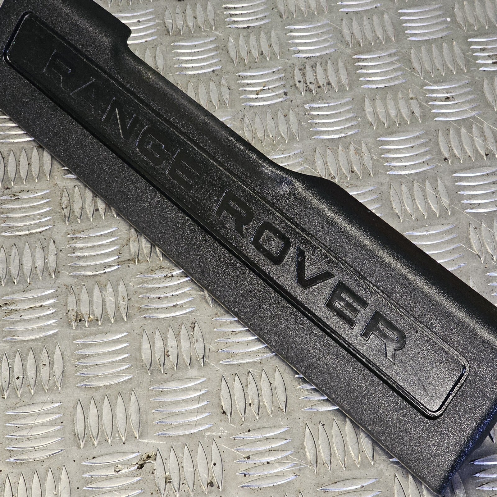 RANGE ROVER EVOQUE L538 2017 FRONT RIGHT KICK PLATE TRIM BJ3213200ADW