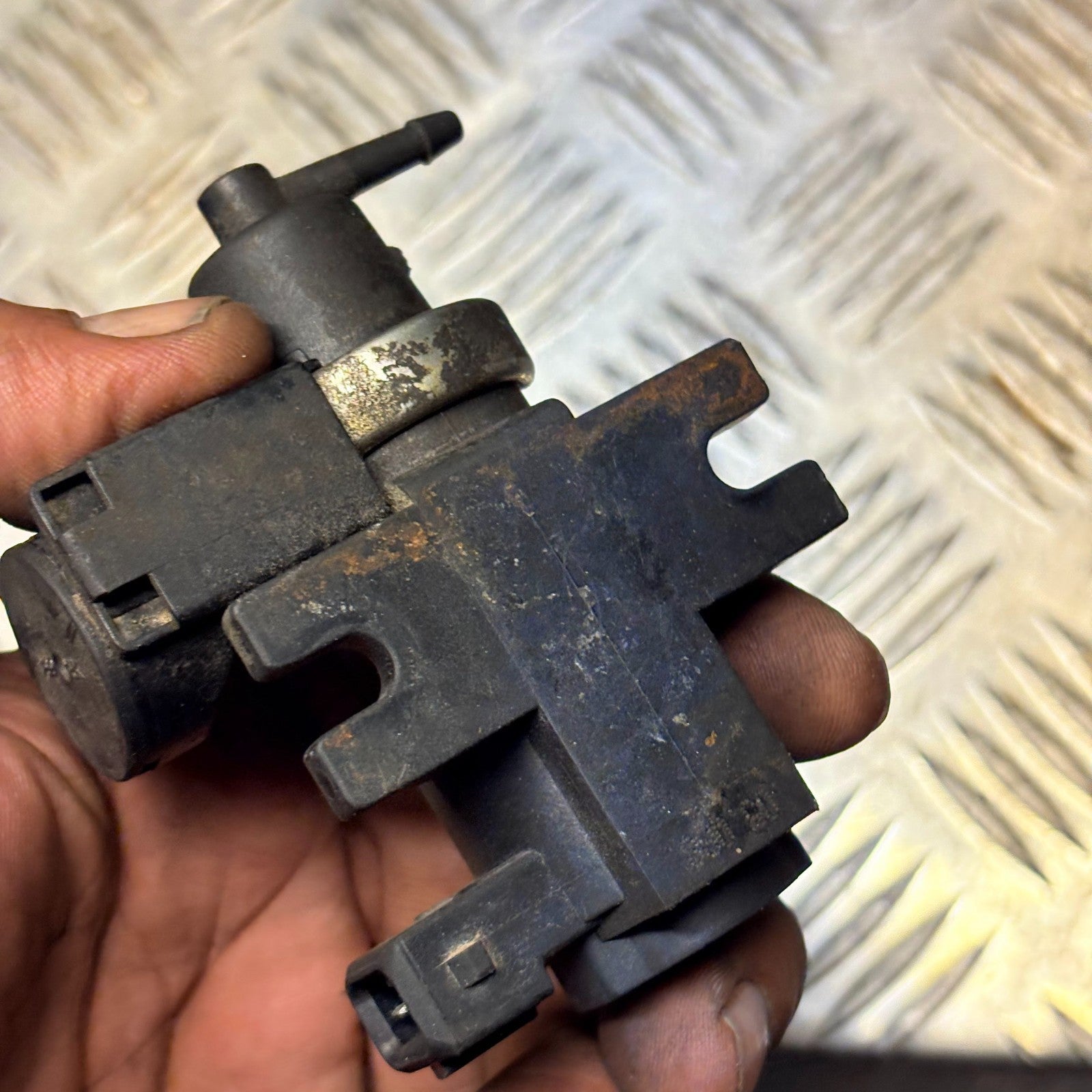 Kia Sorento 2.5 CRDi Solenoid Valve 2002-2006 103kW