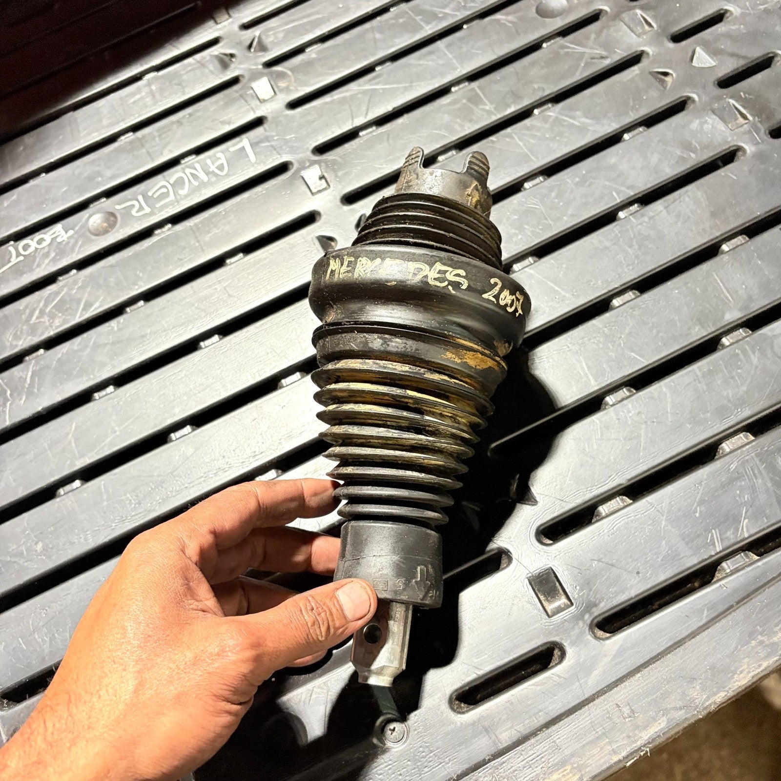 MERCEDES 2007 STEERING COLUMN JOINT SHAFT A2044600096