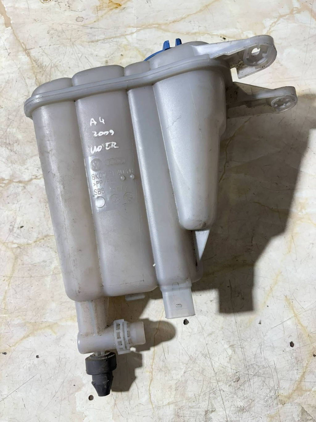2009 AUDI A5 2.0 TDI Quattro S Line 2DR CAHA COOLANT EXPANSION BOTTLE 8K0121403G