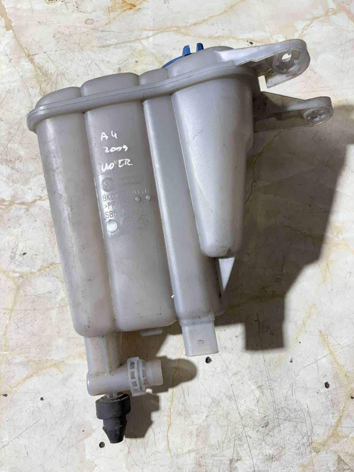 2009 AUDI A5 2.0 TDI Quattro S Line 2DR CAHA COOLANT EXPANSION BOTTLE 8K0121403G