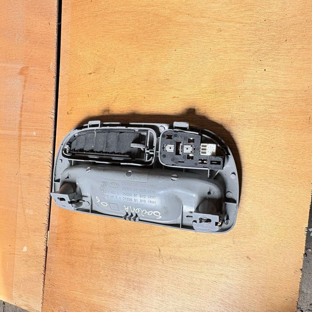 OK55251310 Kia Sedona 02-05 RH Roof Grab Handle Air Vent Reading Light Gray OEM
