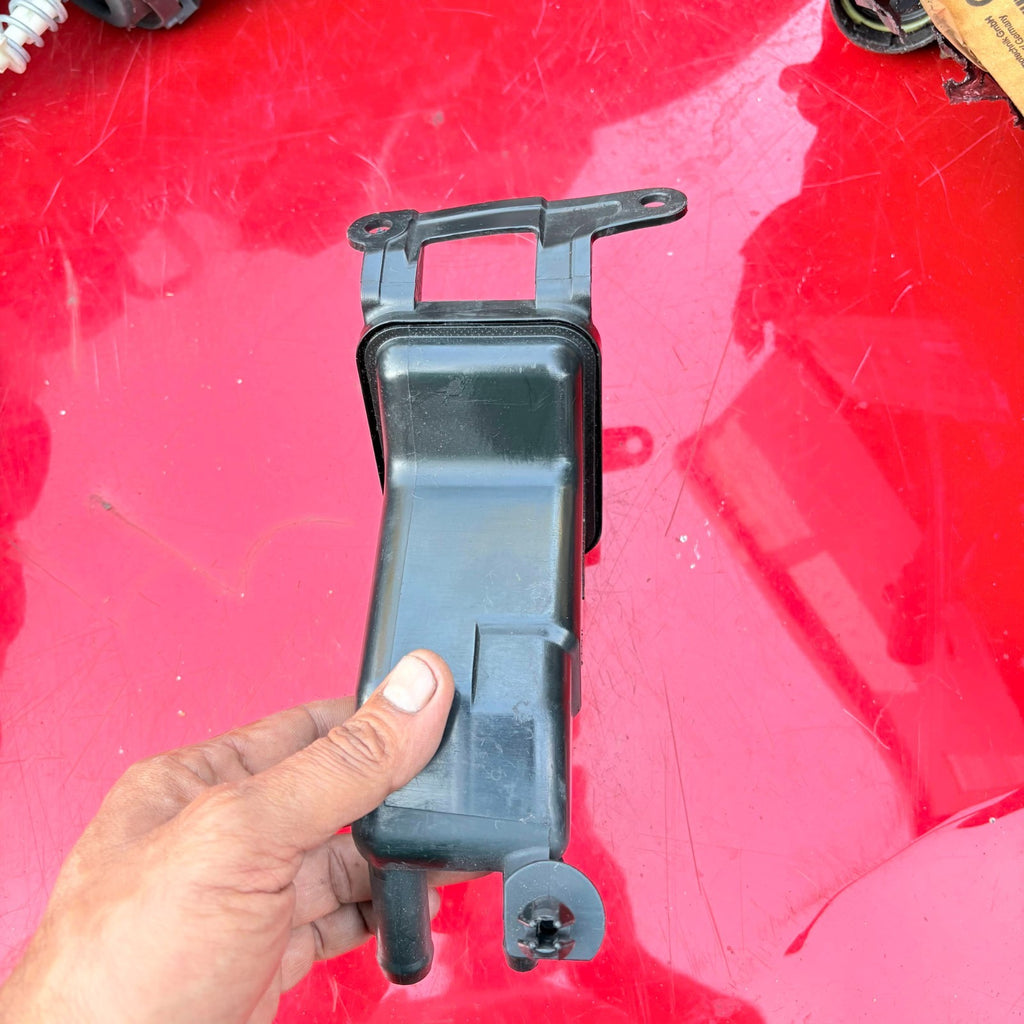 SEAT EXEO 2008-2013 AUDI A4 B6 B7 POWER STEERING FLUID RESERVOIR TANK 8E0422373B