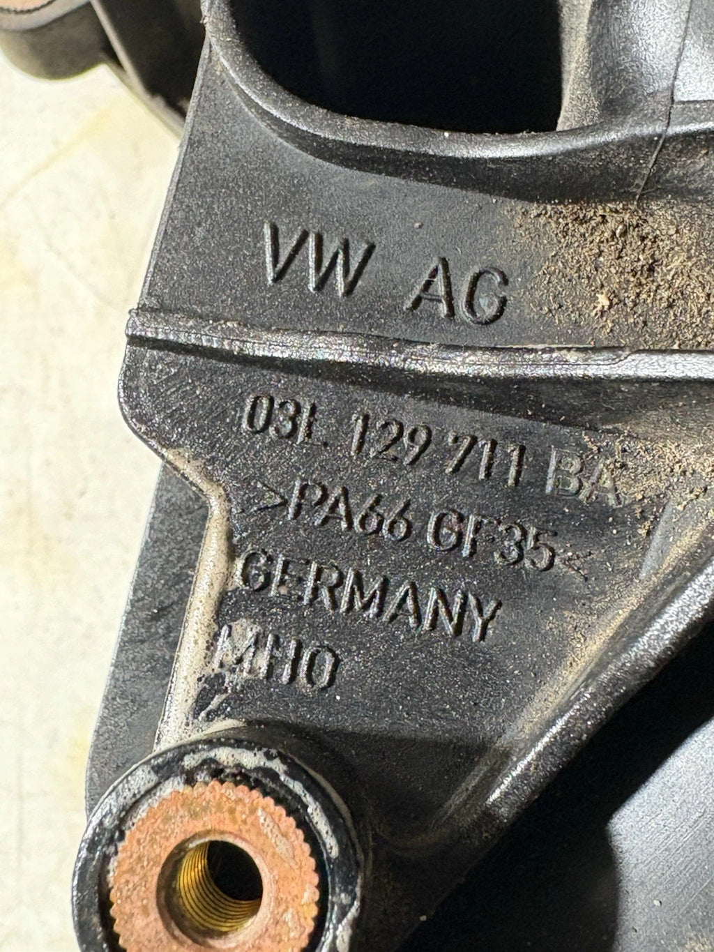 Audi A4 A5 A6 Q5 2.0 TDI Intake Manifold 03L129711BA CJCA CJCC 2012-2016