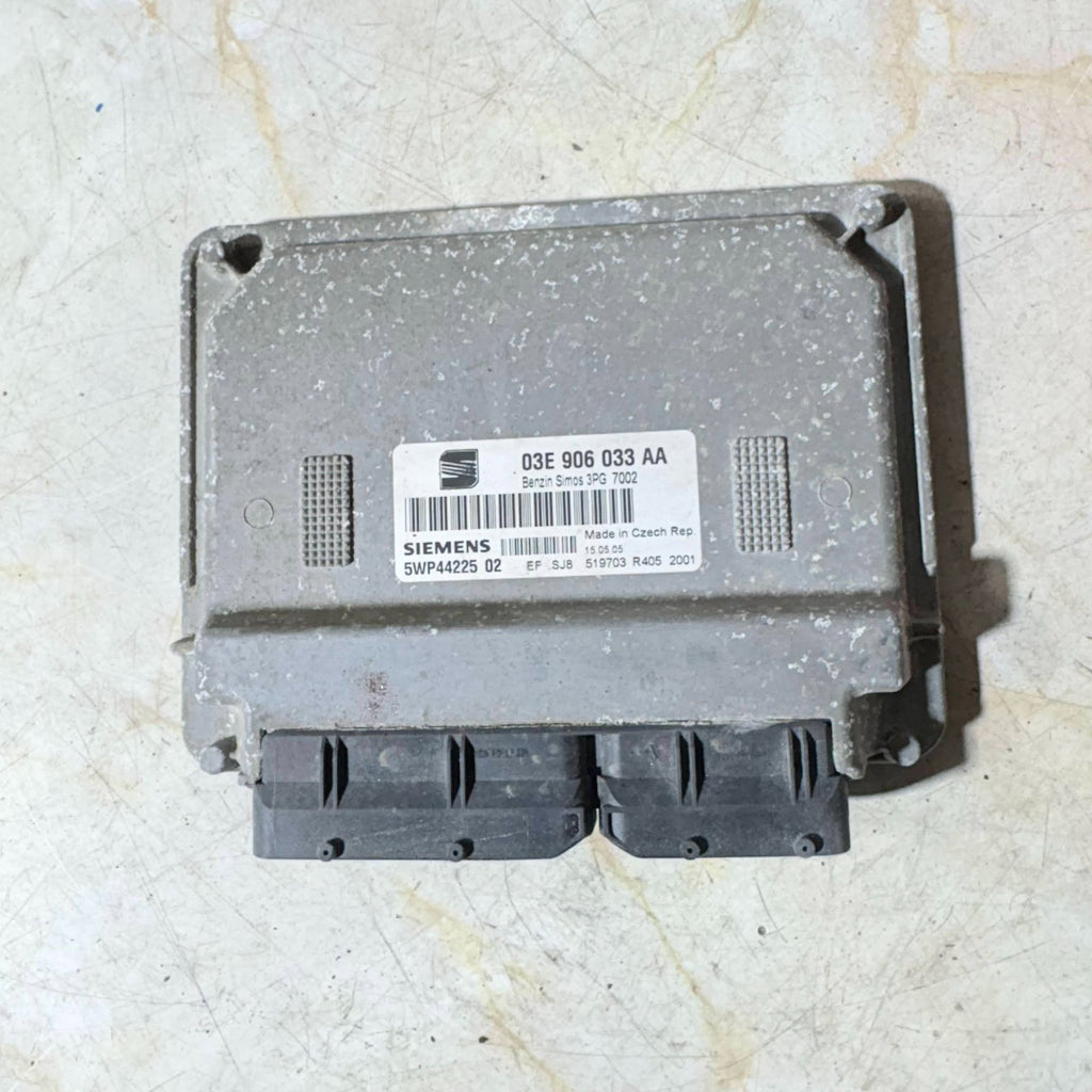 Seat Ibiza 2003 Engine Control Unit ECU 03E906033 AA