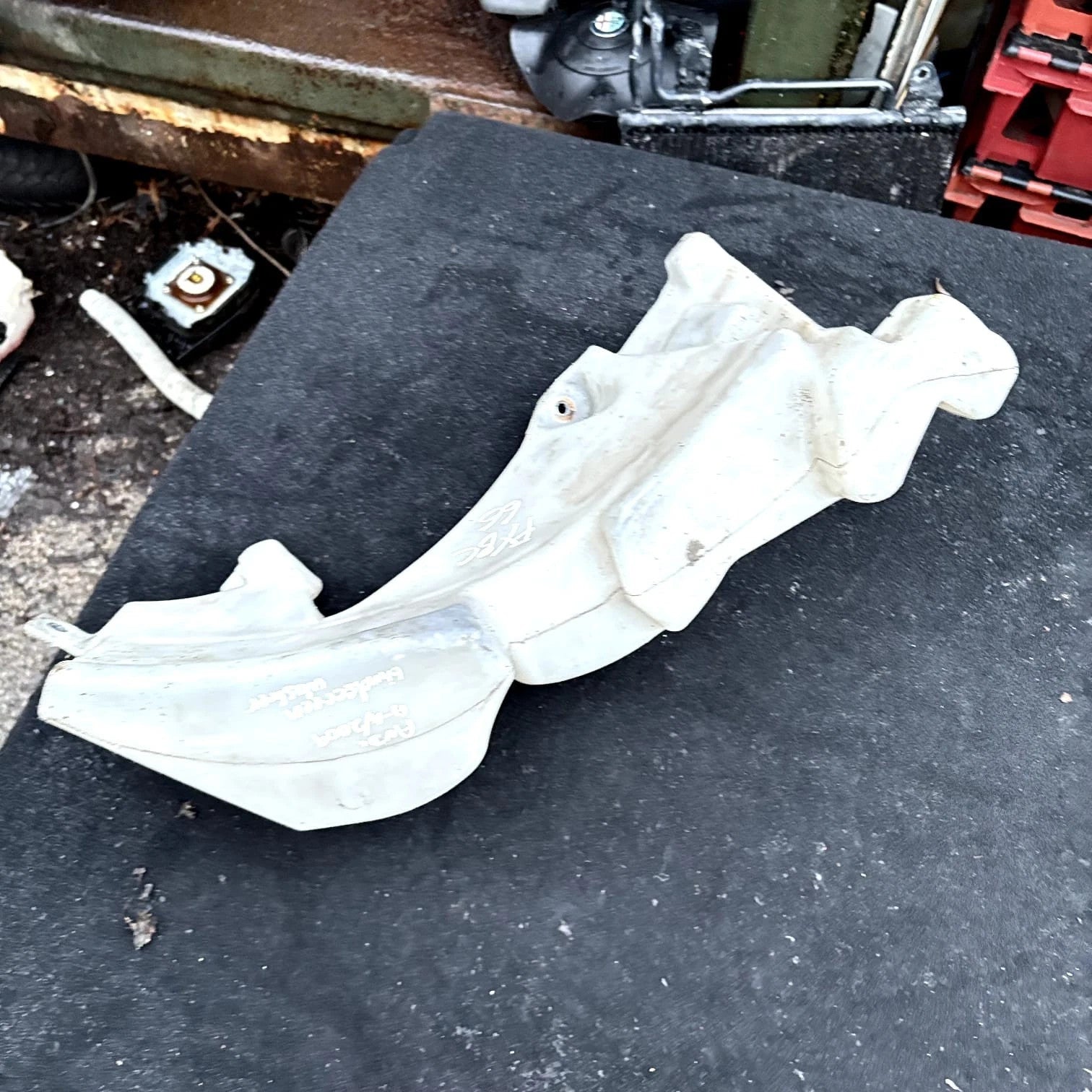 Audi A4 S4 B7 8E 8H 2009 Windscreen washer fluid reservoir bottle 8E0955451AN