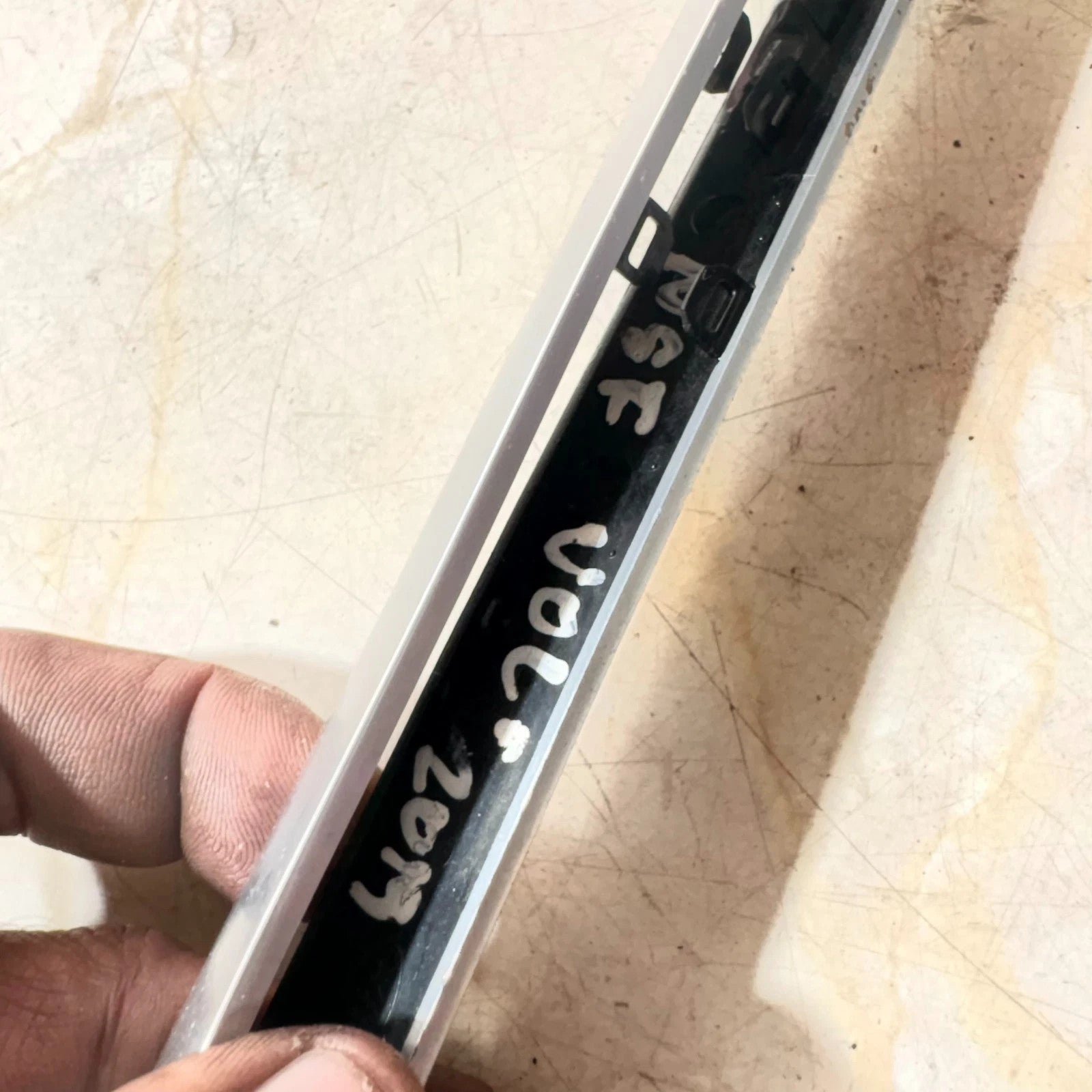 Volvo XC40 2.0 T4 2019 Passenger Front Left Door Window Trim Strip