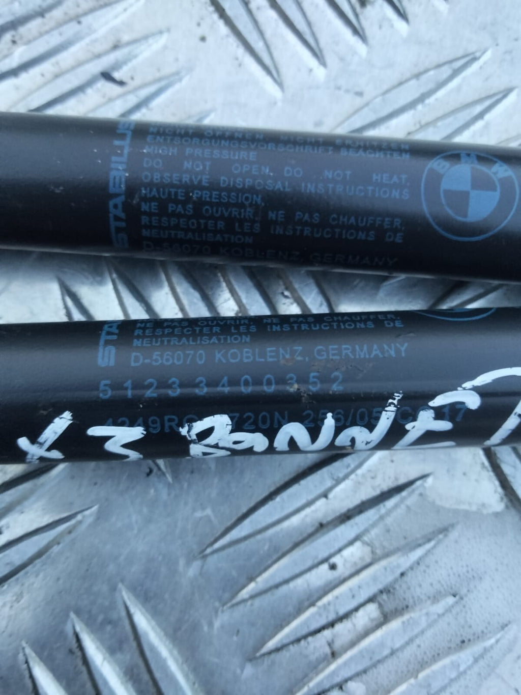 BMW X3 E83 2.0D N47 2008 1995cc BONNET STRUTS/RAMS PAIR 51233400352