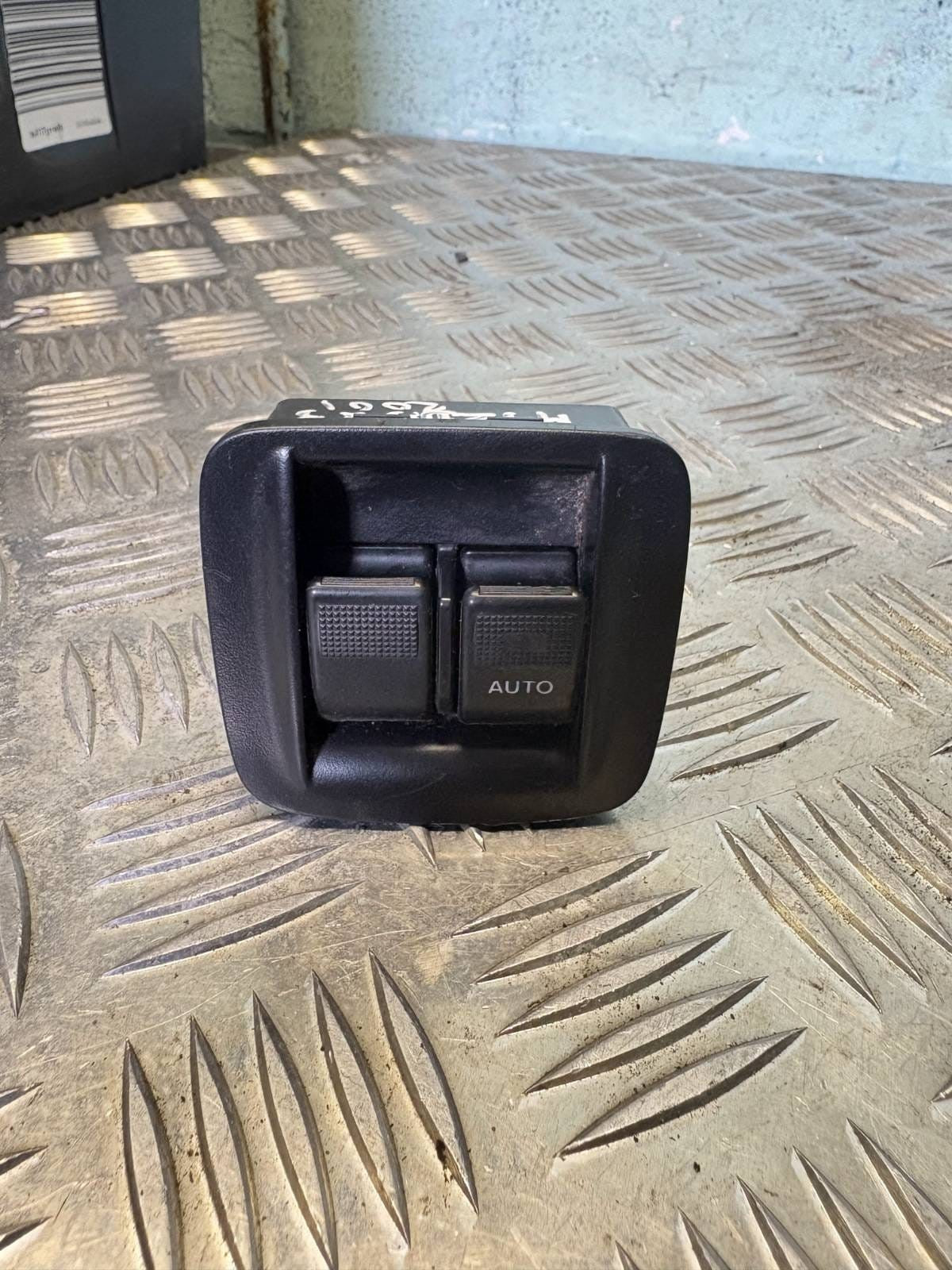 Mazda MX-8 2001 Electric Window Lifter Switch 18Z0D4 C8HD10302
