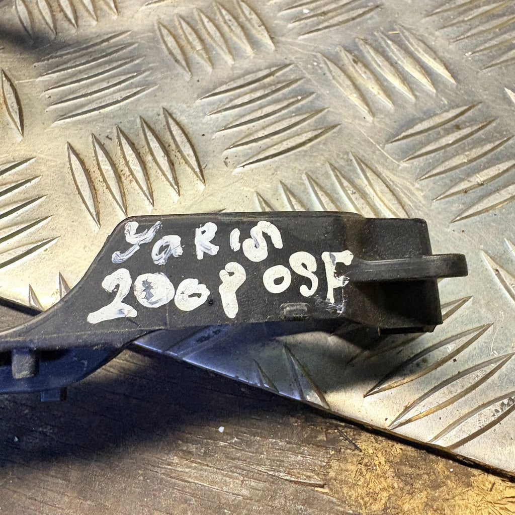 Toyota Yaris XP90 2006-2011 Front Right Outside Door Handle Bracket 69201-52040