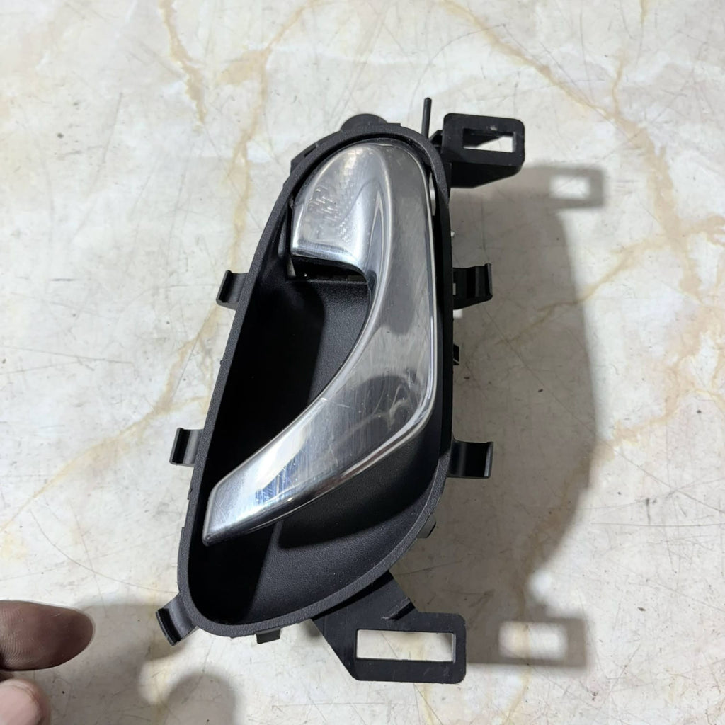 2013-2021 Nissan Qashqai drive side front right door interior handle 806704EA0A