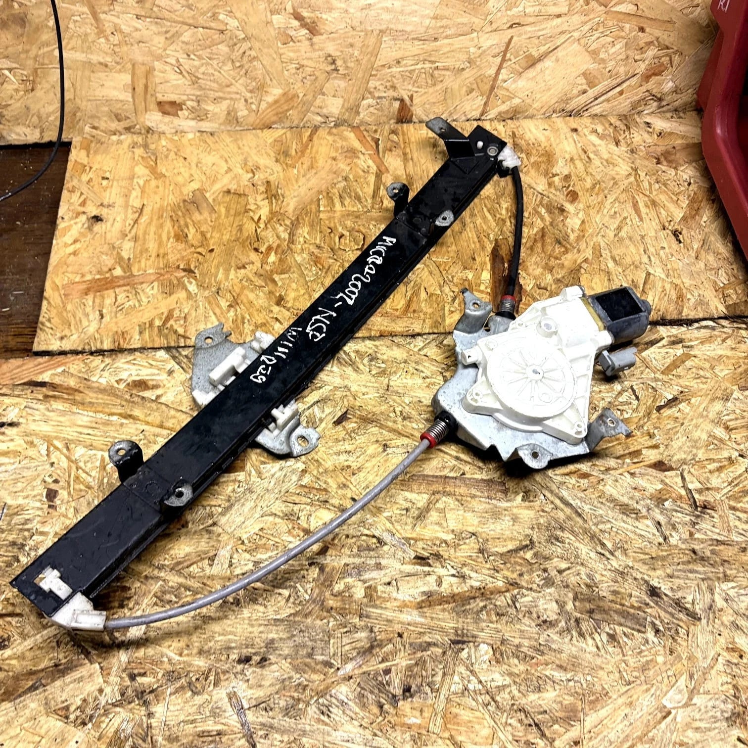 NISSAN MICRA 2002 PASSENGER FRONT SIDE WINDOW REGULATOR 5 DOOR 80700BC60B