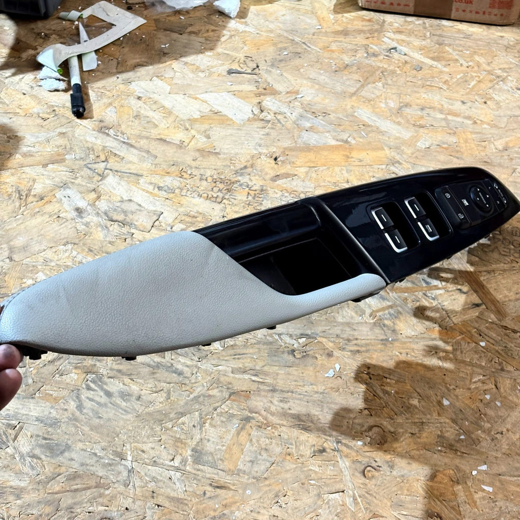 Kia Sportage QL 5dr 2015-2022 RHD Driver Door Window Switch FR 82741-F1000