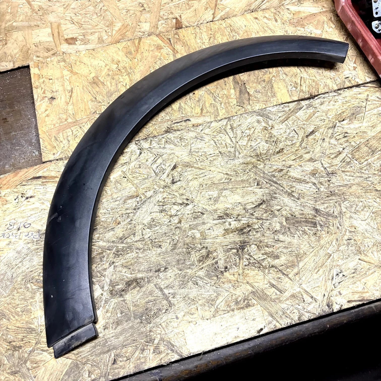 VOLVO S90 V90 LEFT REAR SIDE WHEEL ARCH COVER MOLDING TRIM