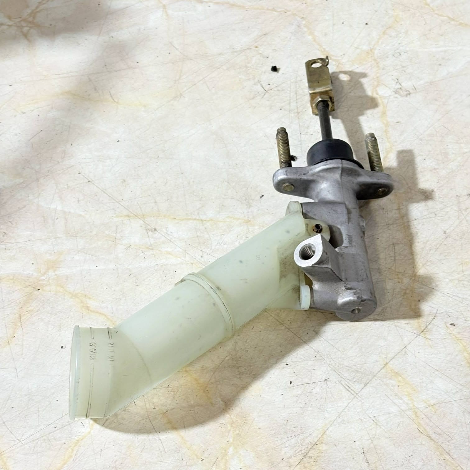 TOYOTA COROLLA VERSO PETROL 1.4 5DR CLUTCH MASTER CYLINDER 31454-16010