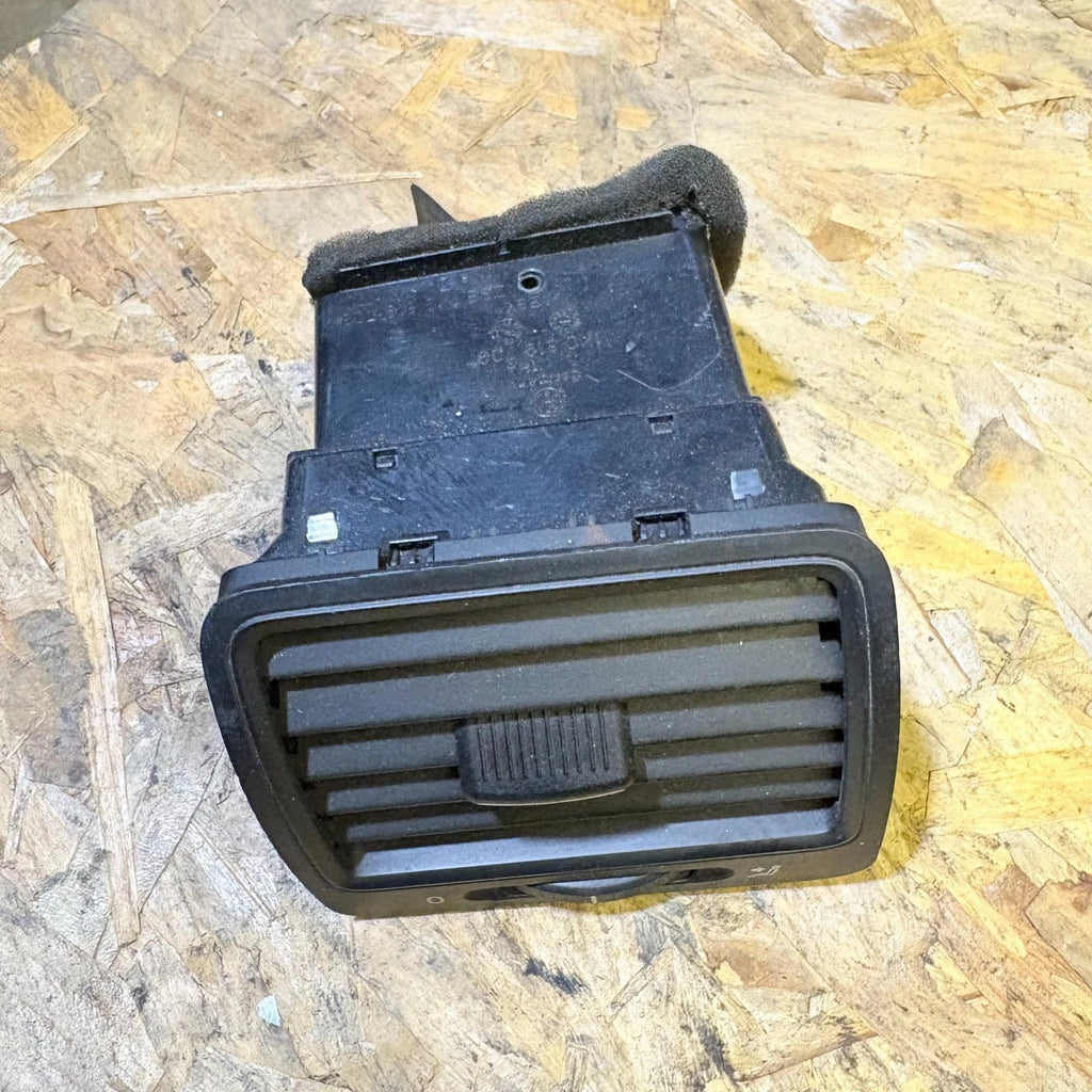 Vw Jetta Mk5 2005-2010 AIR VENT PASSENGER SIDE FRONT Left Side