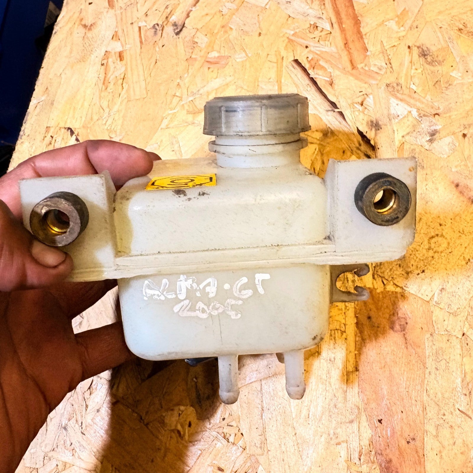ALFA ROMEO BRAKE FLUID RESERVOIR TANK BOTTLE