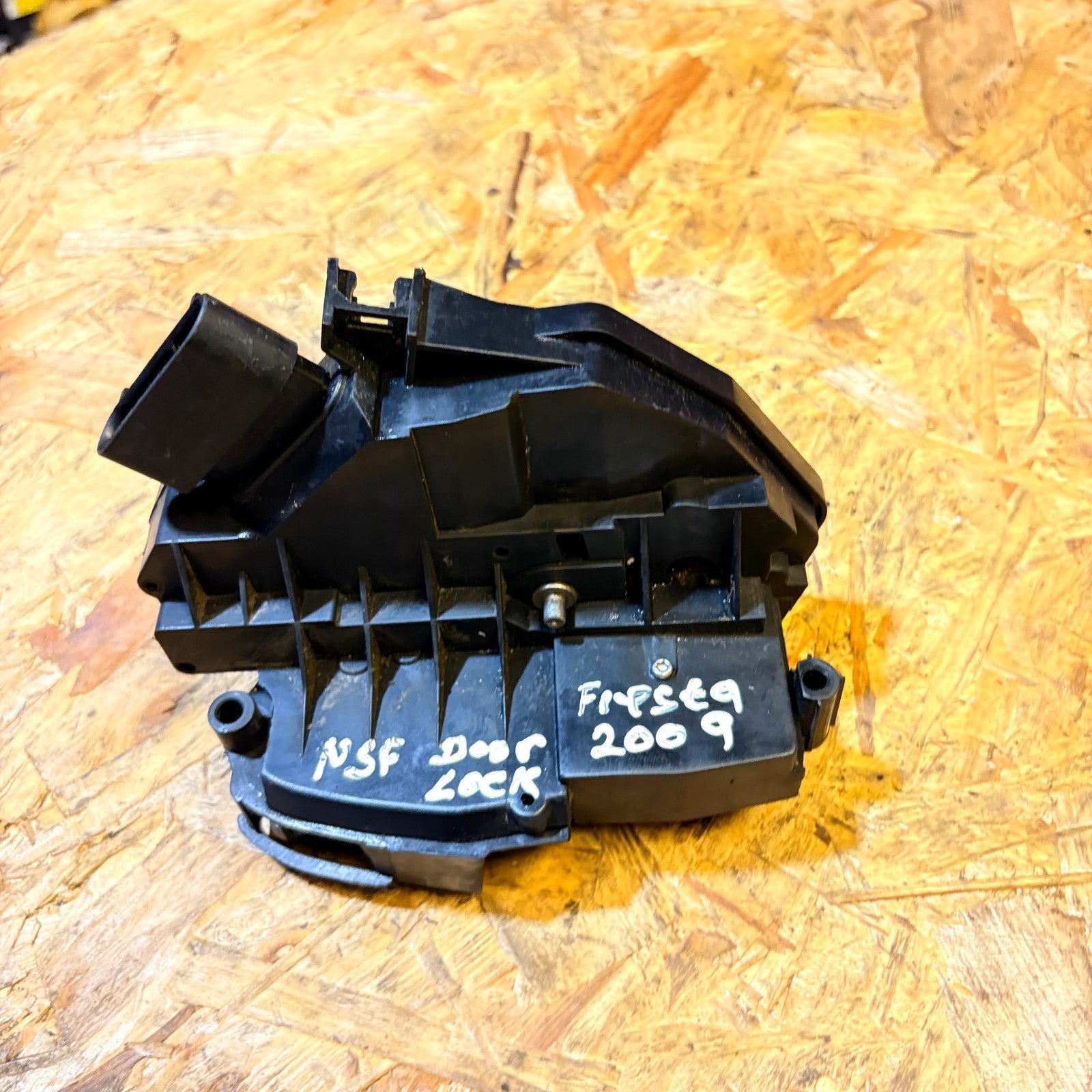 FORD FIESTA MK7 DOOR LOCK 5DR NSF PASSENGER FRONT LEFT 8A6A-A21813-DD 08-12