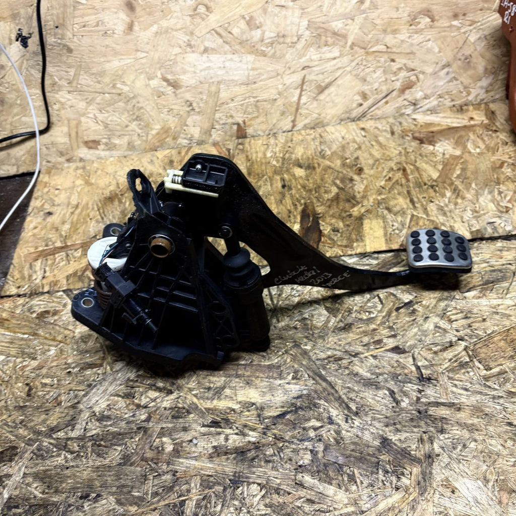 Mercedes W176 W246 C117 X156 Clutch Pedal+Master Cyl A2462900312 A2462900619