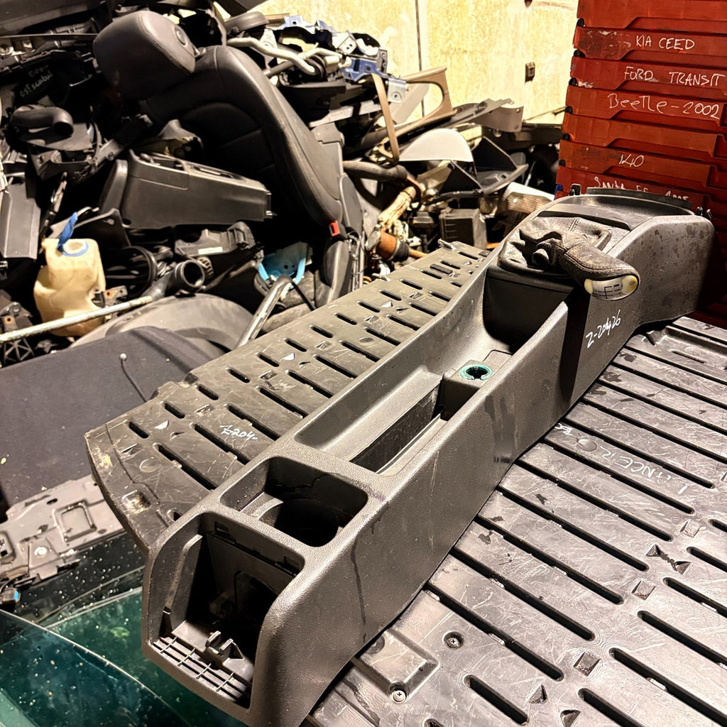 SKODA FABIA CENTRE CONSOLE WITH GEAR LEVER AND CUP HOLDERS SWITCHES 6Y0863242