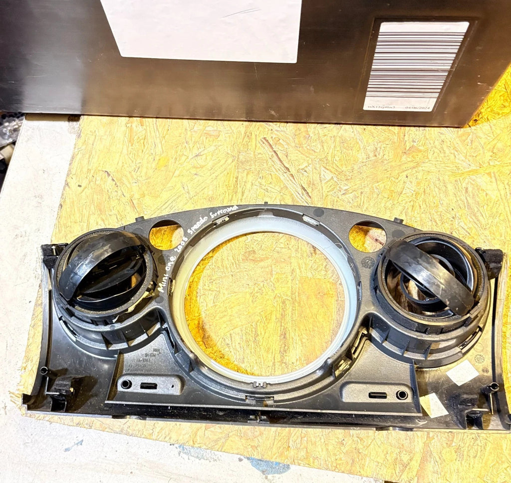 MINI One Cooper R50 R53 2001-2006 Centre Speedometer Surround Trim Panel Vents