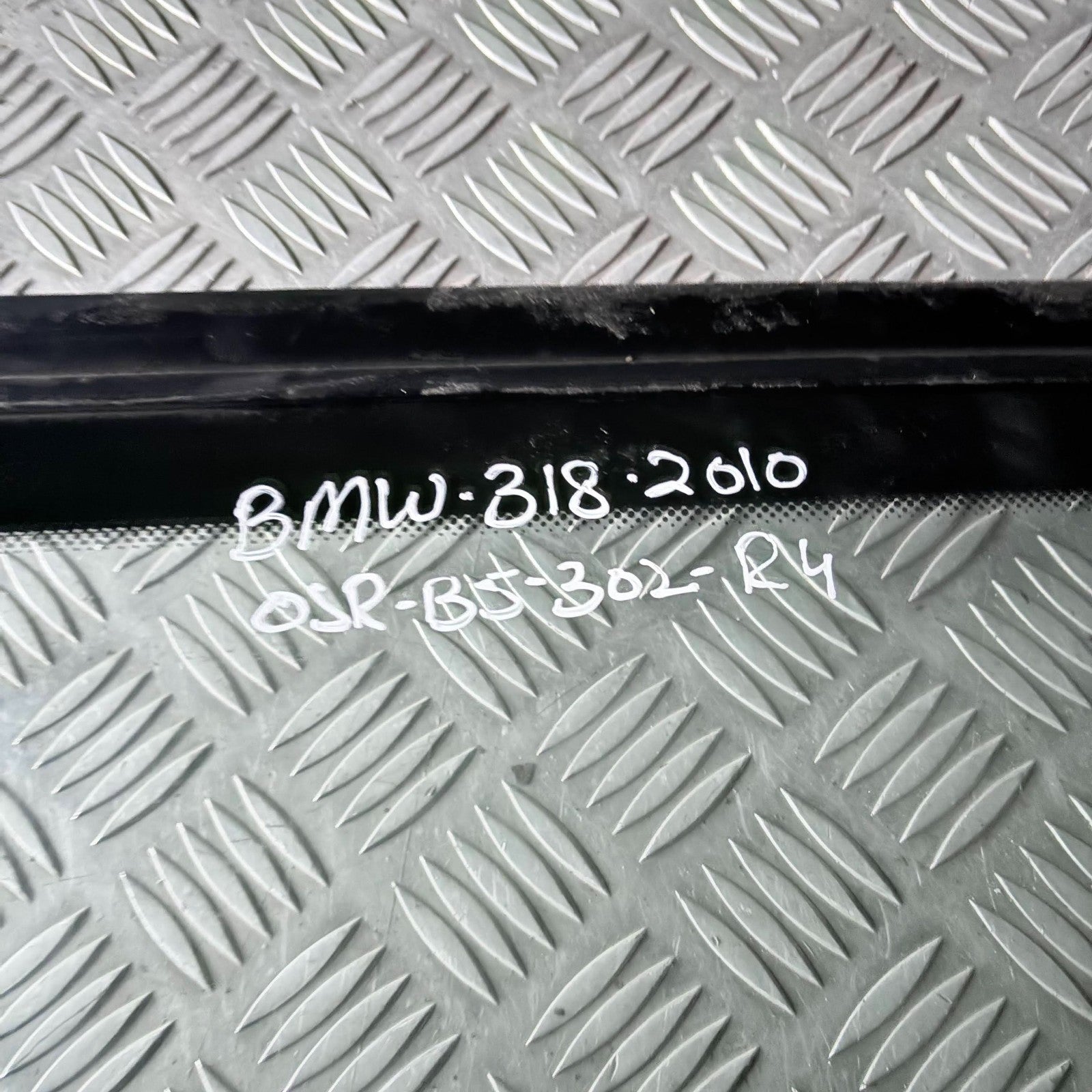 BMW 3 Series E90 318 Rear Left NSR Quarter Window Glass Fixed Door Saloon 04-11