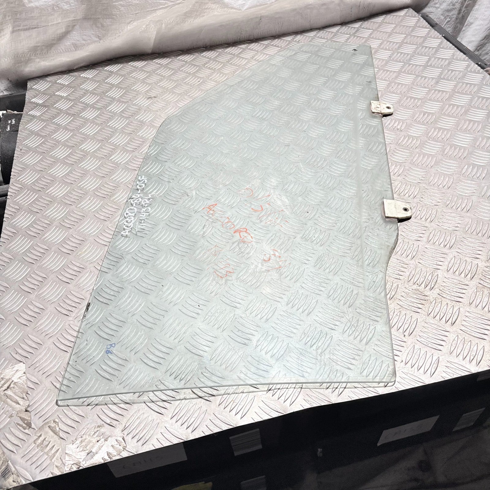 Honda Accord 84 Right Driver Side Front Door Window Glass