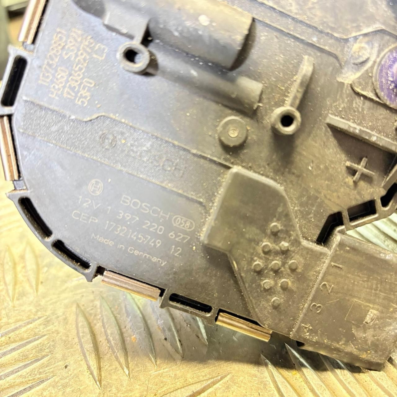 VOLVO V40 2012-2019 FRONT WINDSCREEN WIPER MOTOR