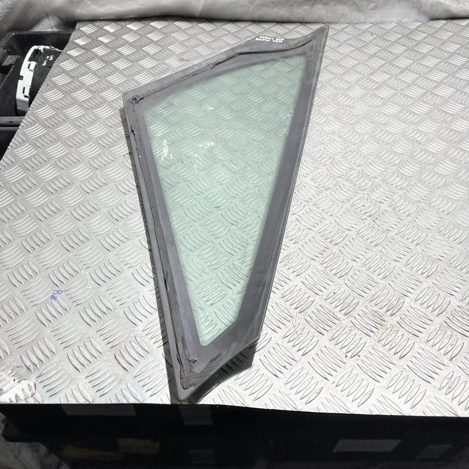 Renault Espace Mk4 02-06 RH right front Quarter Window Windscreen side glass