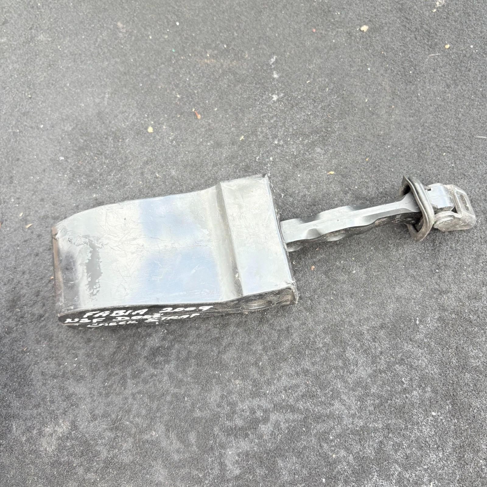 SKODA FABIA PASSENGER SIDE LEFT Front NSF CHECK STRAP 2009 GENUINE OEM